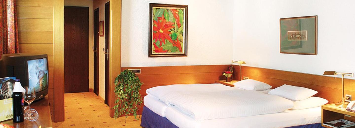 © Eurotours Doppelzimmer Tirol