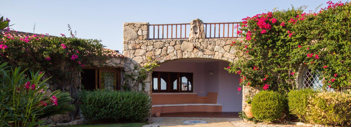 © Eurotours Arzachena: Granitsand und smaragdfarbenes Meer in Sardinien