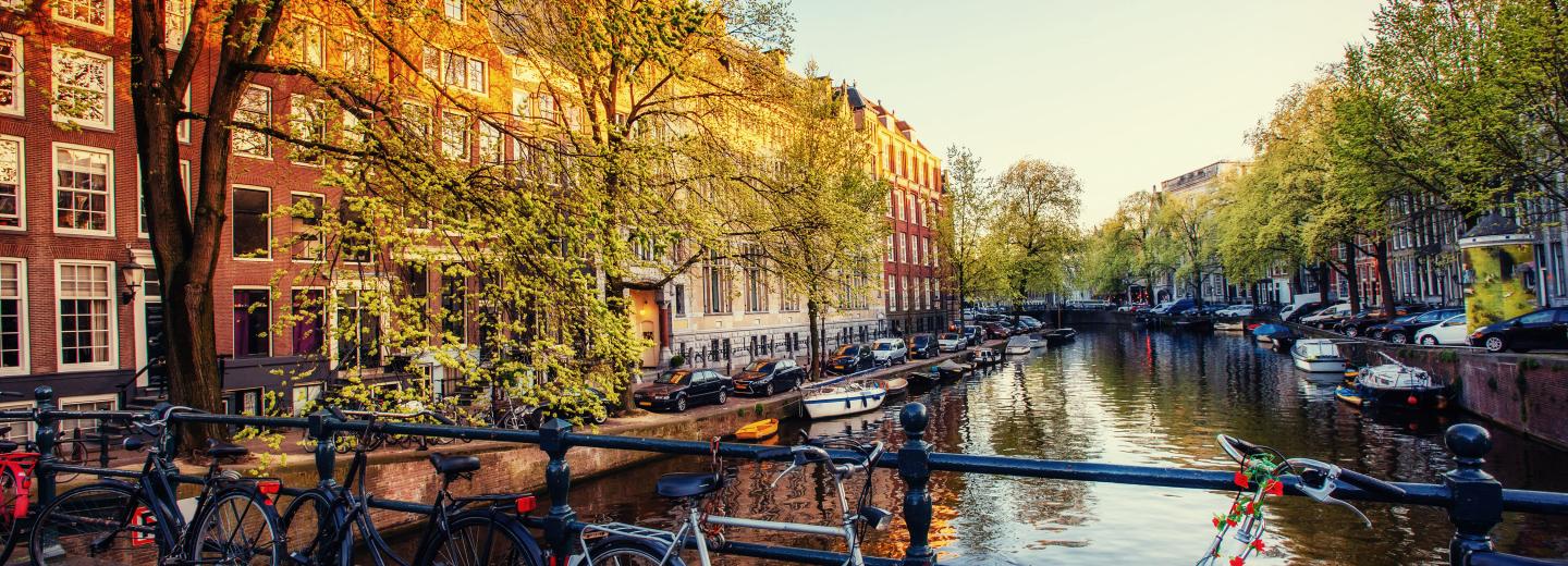 © Eurotours Auf dem Wasser durch Amsterdam