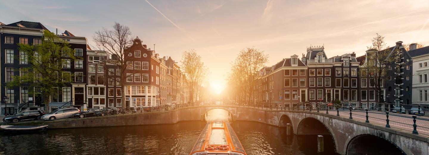 © Eurotours Auf dem Wasser durch Amsterdam