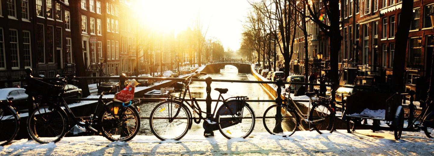 © Eurotours Auf dem Wasser durch Amsterdam