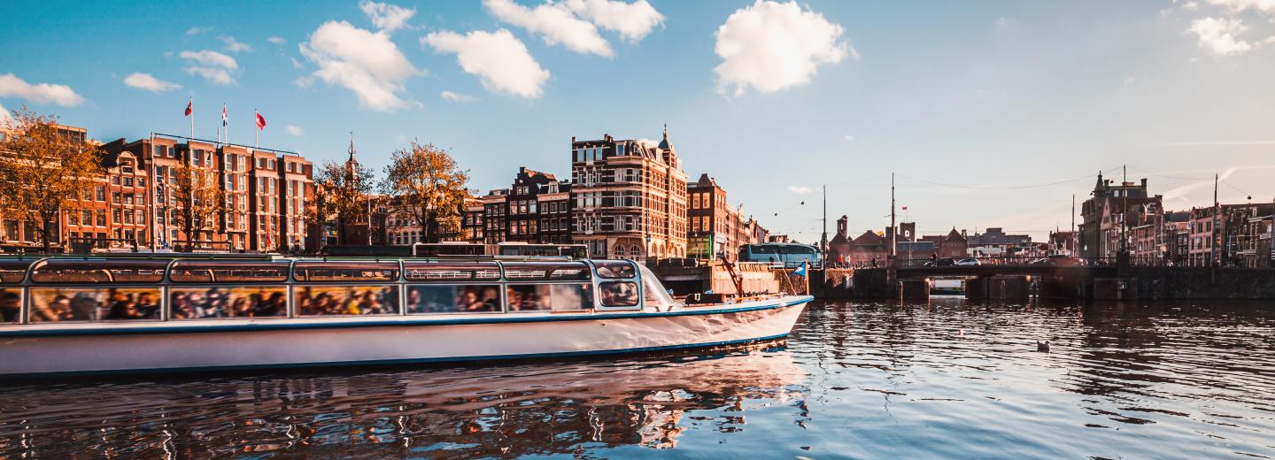 © Eurotours Auf dem Wasser durch Amsterdam