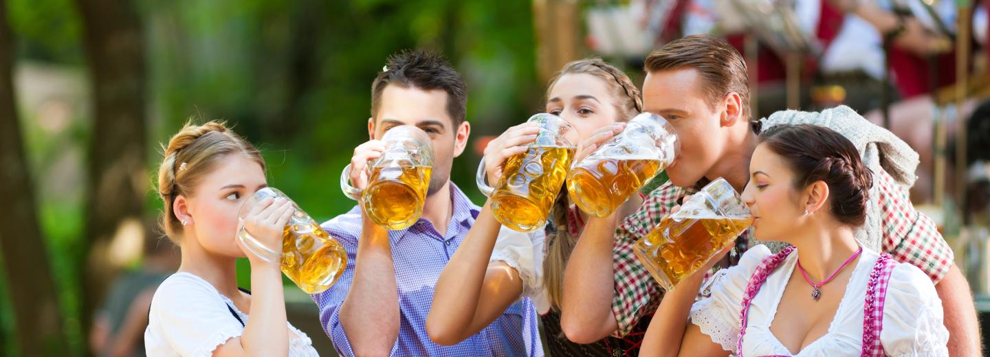 © Eurotours Dirndl und Lederhosen: Die Wiesn in München