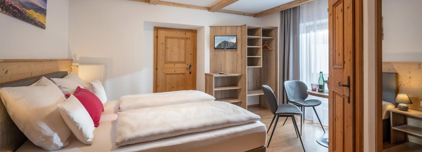 © Eurotours Doppelzimmer kleiner & kleines Bad