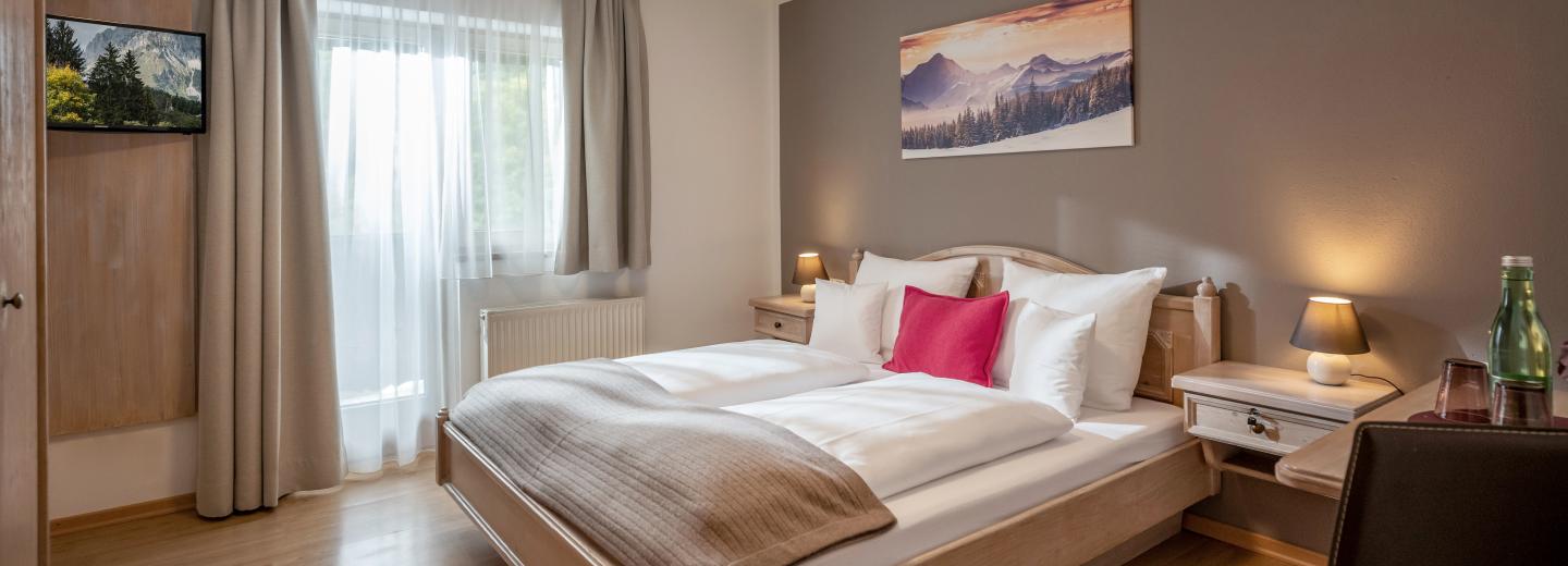 © Eurotours Doppelzimmer – Blick Wilder Kaiser oder Waldseite
