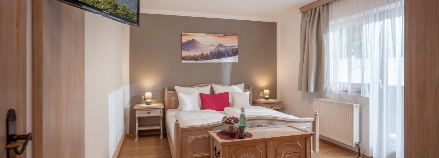 © Eurotours Doppelzimmer – Blick Wilder Kaiser oder Waldseite