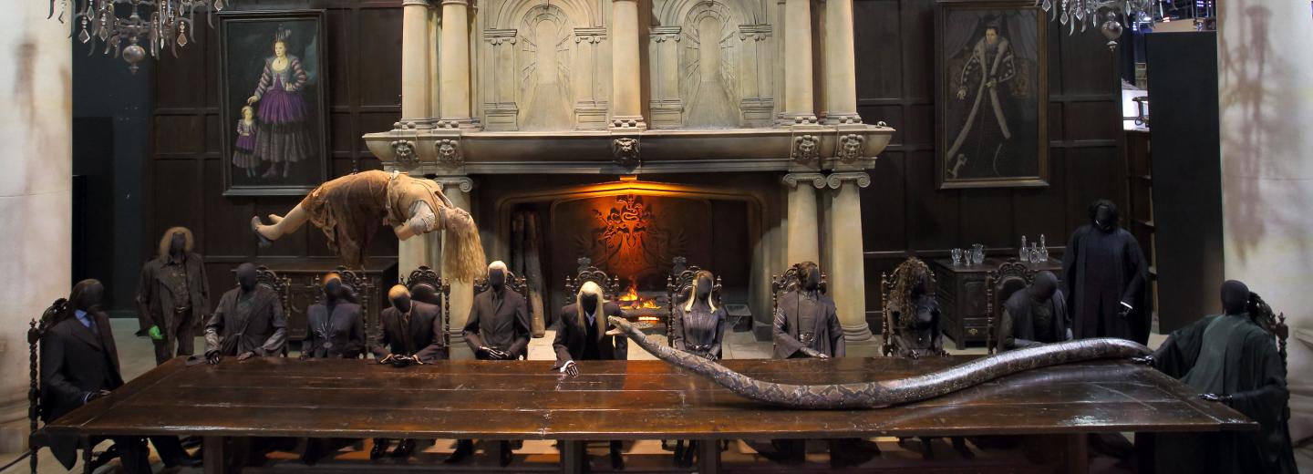 © TM & © Warner Bros. Entertainment Inc. Harry Potter Publishing Rights © JKR. Harry Potter characters, names and related indicia are trademarks of and © Warner Bros. Entertainment Inc. All Rights Reserved. Magische Busrundreise in den Fußstapfen von Harry Potter