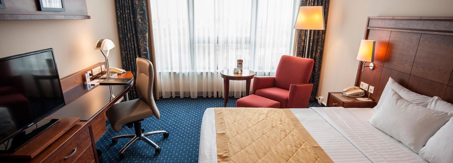 © Eurotours Deluxe Zimmer mit Kingsize-Bett