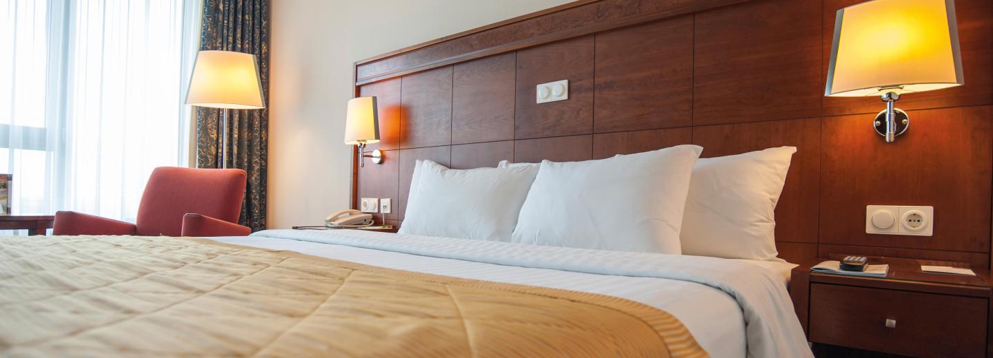 © Eurotours Deluxe Zimmer mit Kingsize-Bett