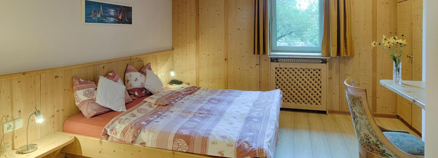 © Eurotours Zimmerbeispiel