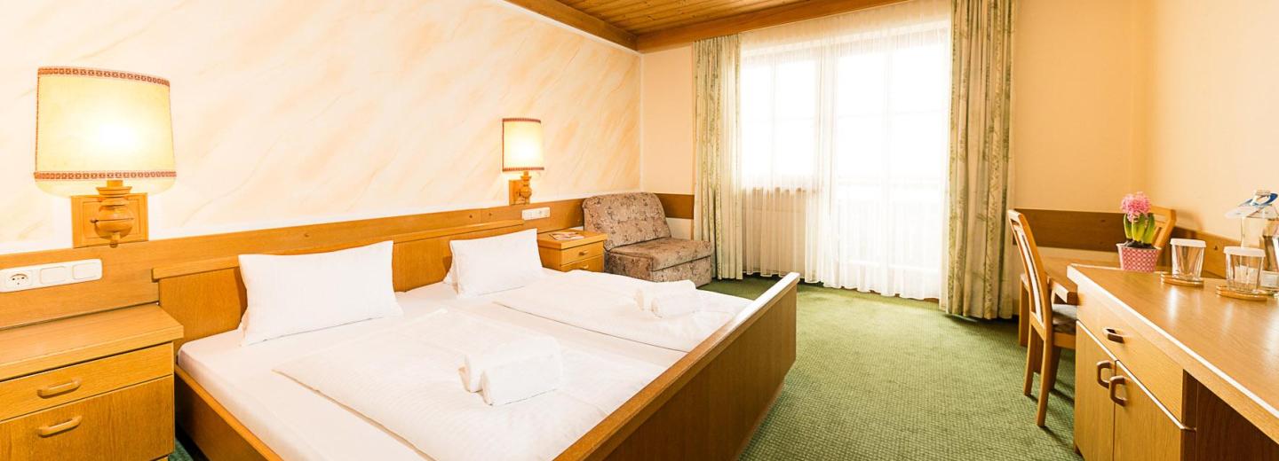 © Eurotours Standard Doppelzimmer mit Bergblick