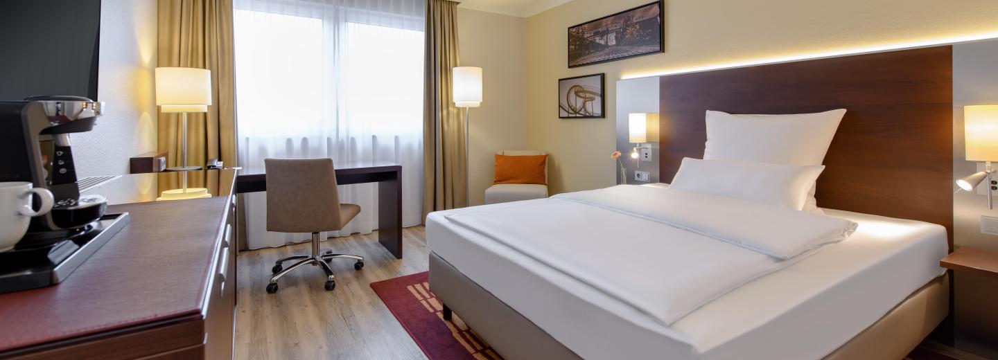 © Eurotours Standard-Zimmer mit 1 Queen-Size-Bett