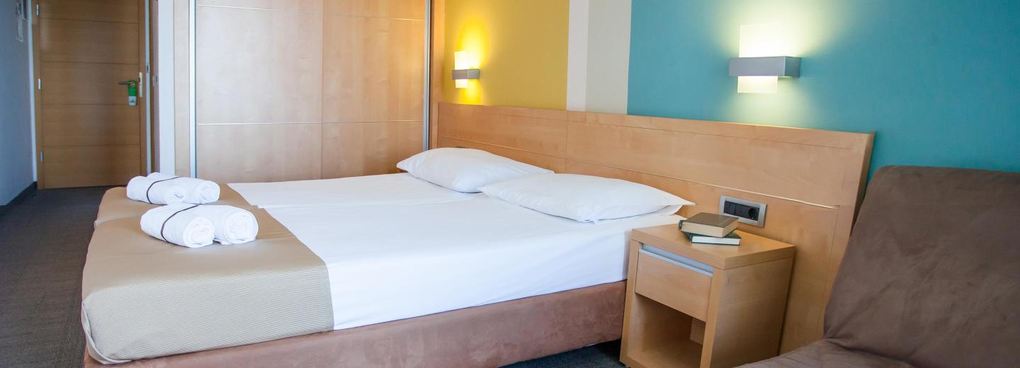 © Eurotours Zweibettzimmer Parkseite mit Balkon