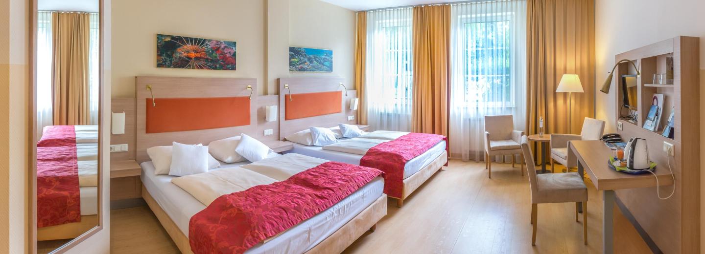 © Eurotours Standardzimmer mit 2 Queensize-Betten