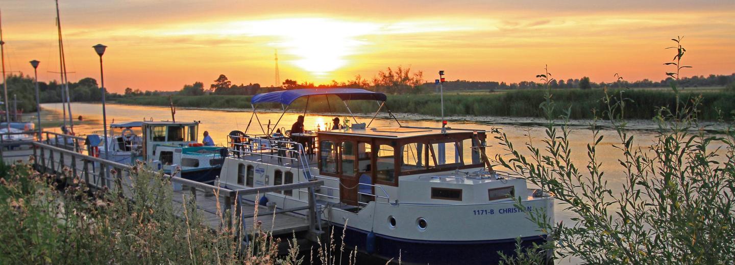 © Eurotours Mit dem Hausboot auf der Mecklenburgischen Seenplatte