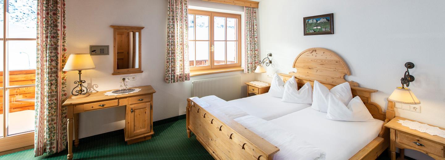 © Eurotours Doppelzimmer "Gorfenspitze de luxe“ oder "Romantik"