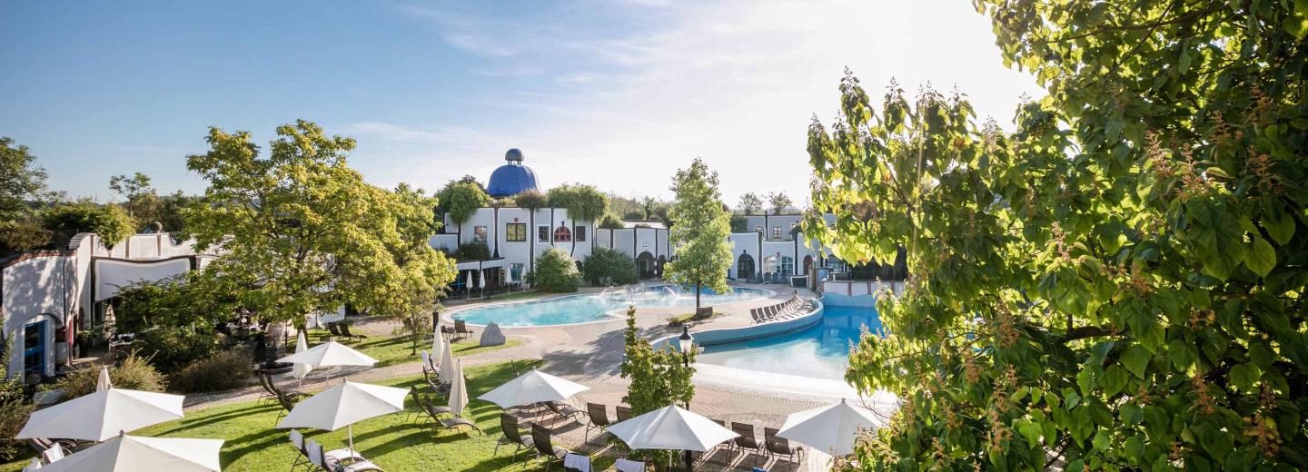 © Hundertwasser Architekturprojekt Steiermark: Wellnessauszeit in der Rogner Therme Bad Blumau