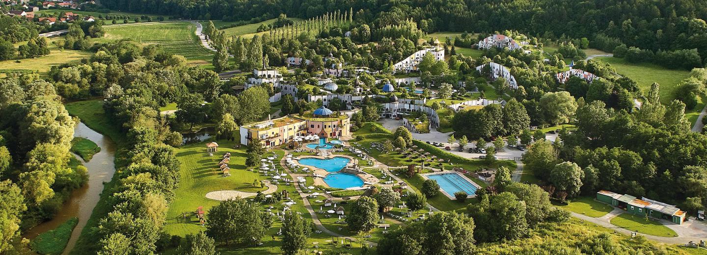 © Hundertwasser Architekturprojekt Steiermark: Wellnessauszeit in der Rogner Therme Bad Blumau
