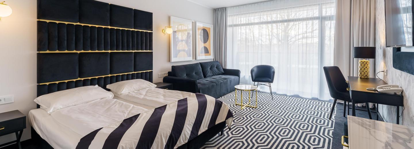 © Eurotours Dreibettzimmer Standard Balkon