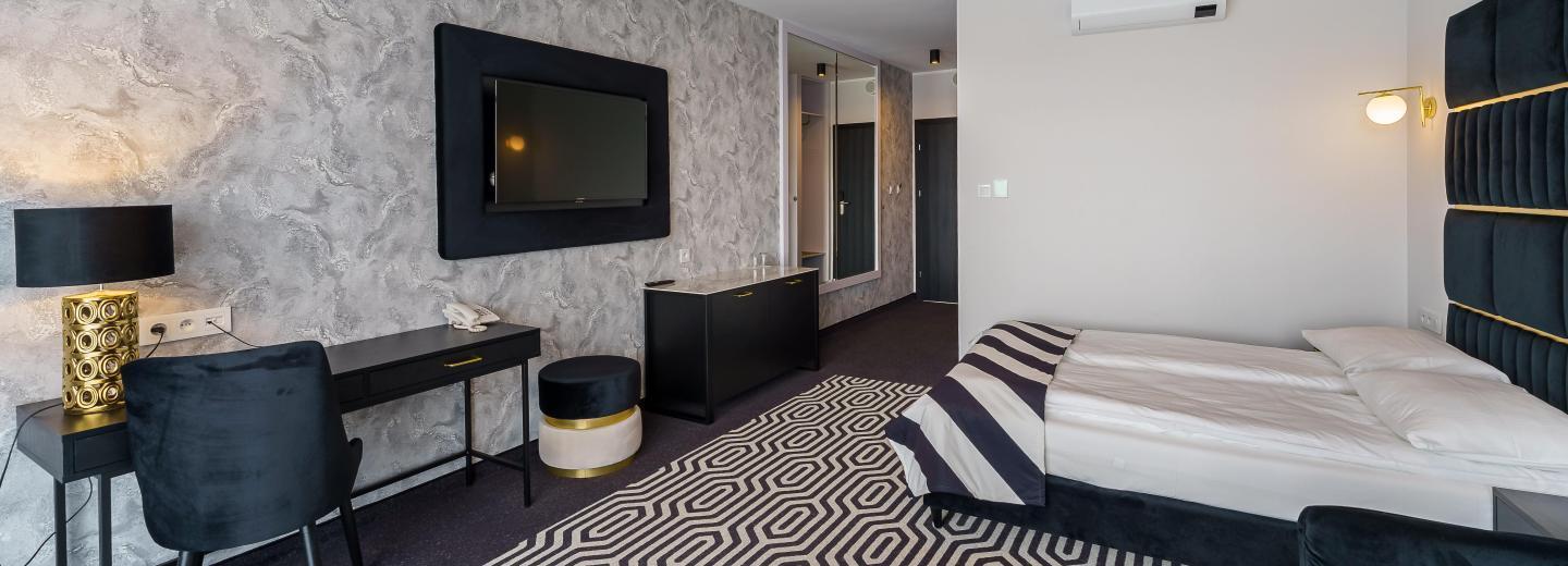 © Eurotours Dreibettzimmer Standard Balkon