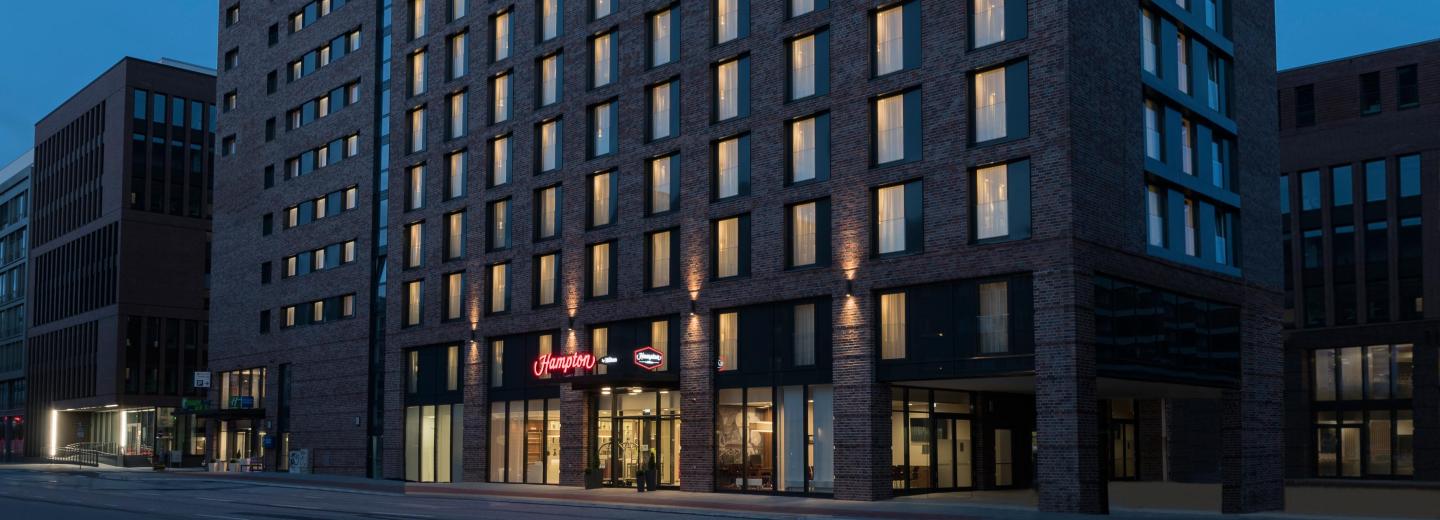 © Eurotours Hotel Hampton by Hilton Hamburg City Centre