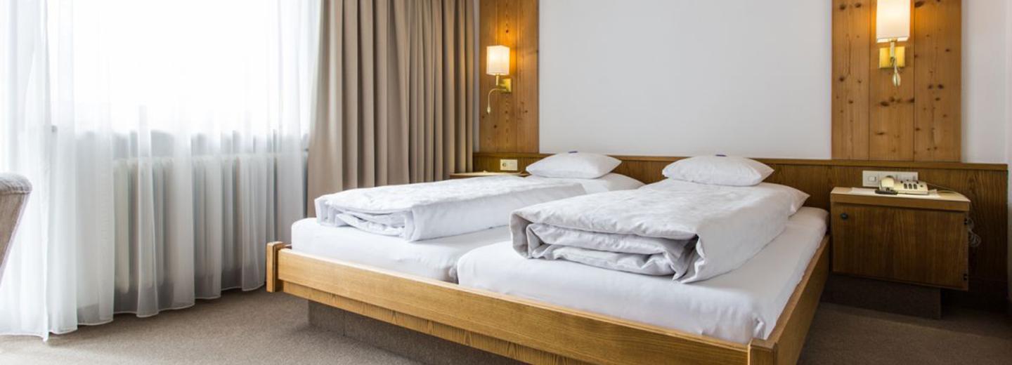 © Eurotours Doppelzimmer Balkon "Basic Small Residenz A"