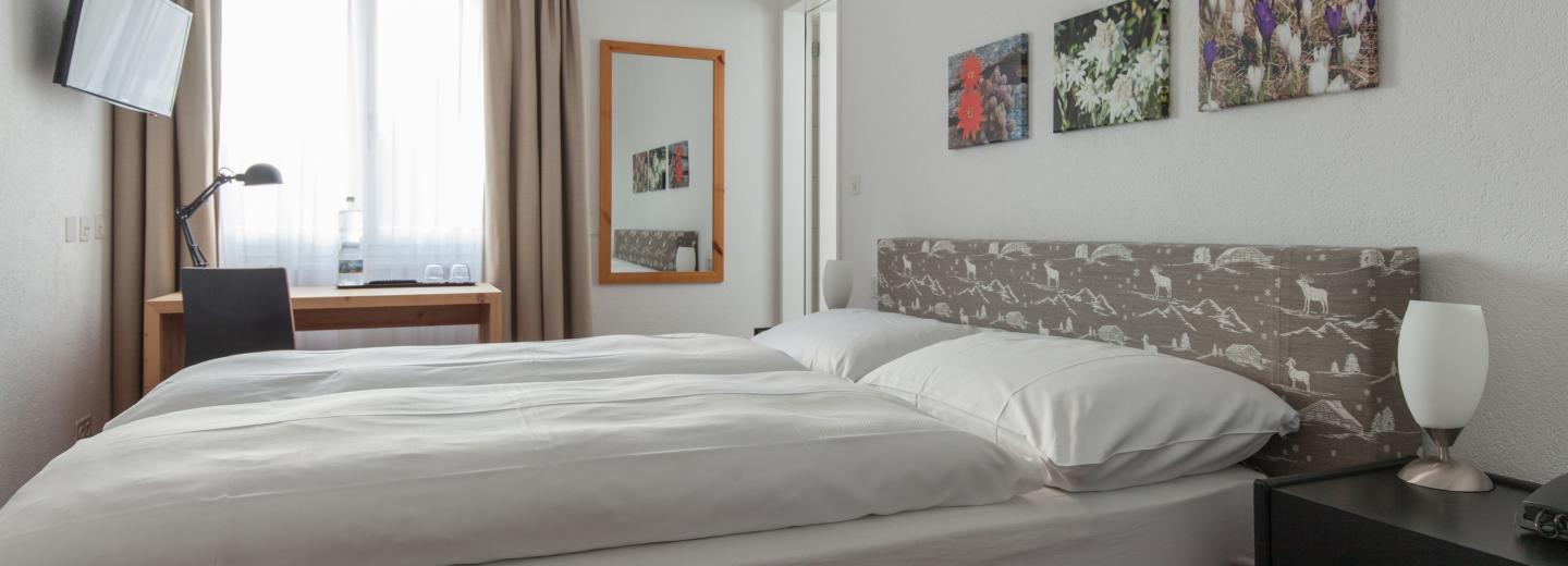 © Eurotours Doppelzimmer Economy Bergblick