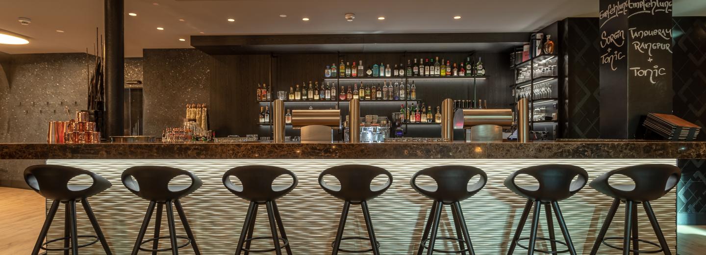 © Eurotours Woodfire Bar