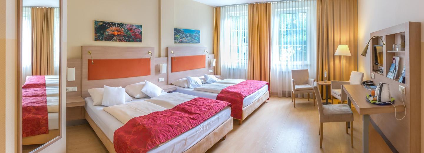 © Eurotours Standardzimmer mit 2 Queensize-Betten