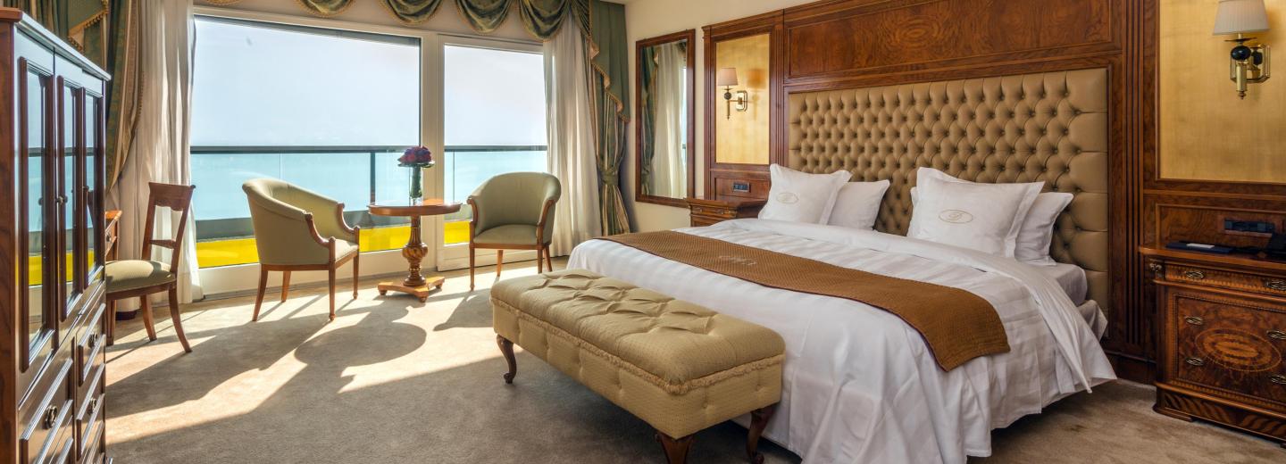 © Eurotours Doppelzimmer Deluxe Balkon Seeblick