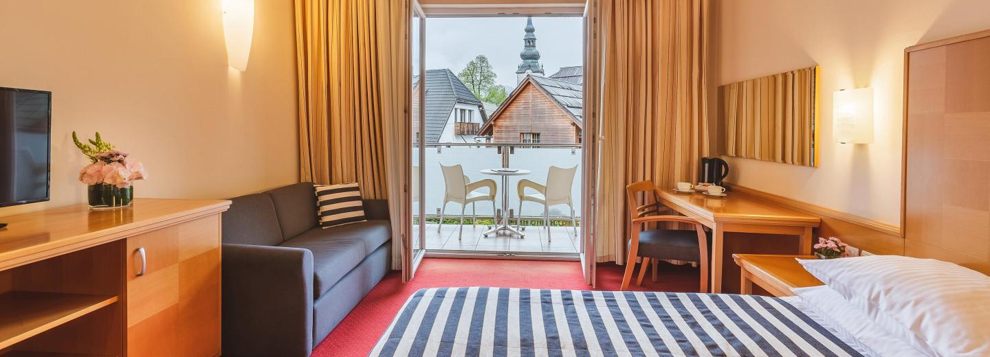 © Eurotours Dreibettzimmer Standard Balkon