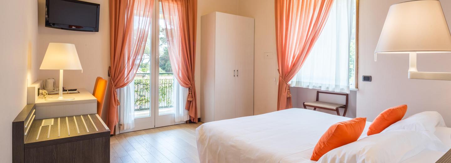 © Eurotours Doppelzimmer Standard Balkon Meerblick
