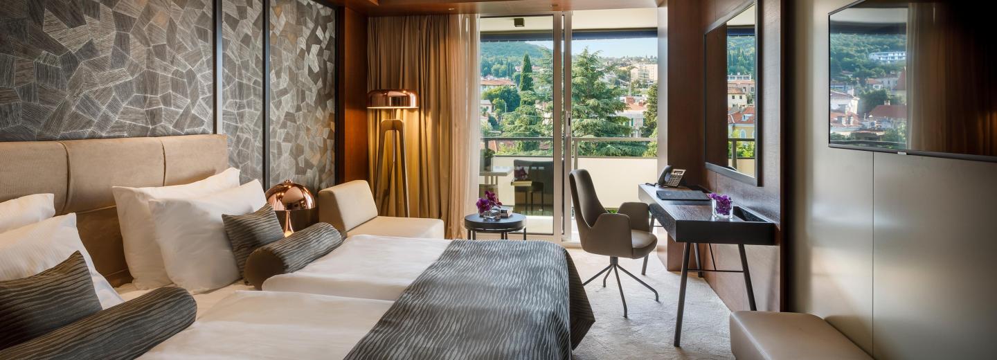 © Eurotours Dreibettzimmer Superior Balkon Parkblick