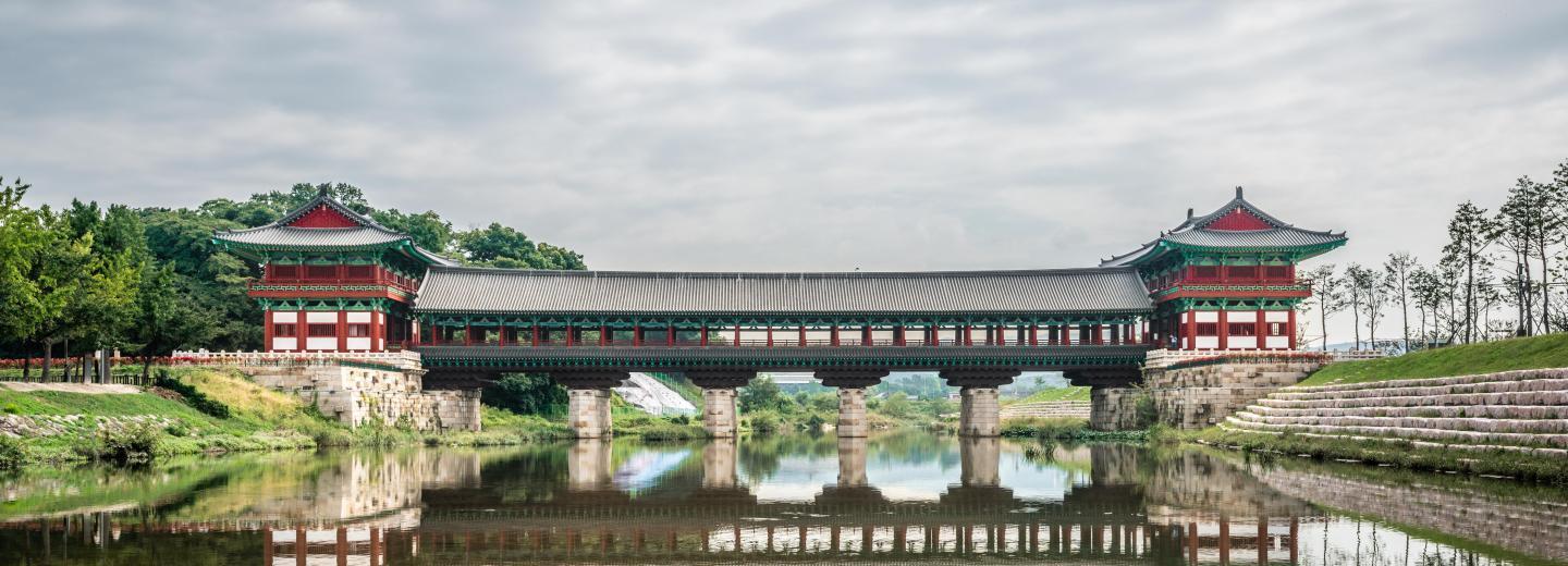 © Eurotours Brücke Woljeonggyo, Gyeongju-si