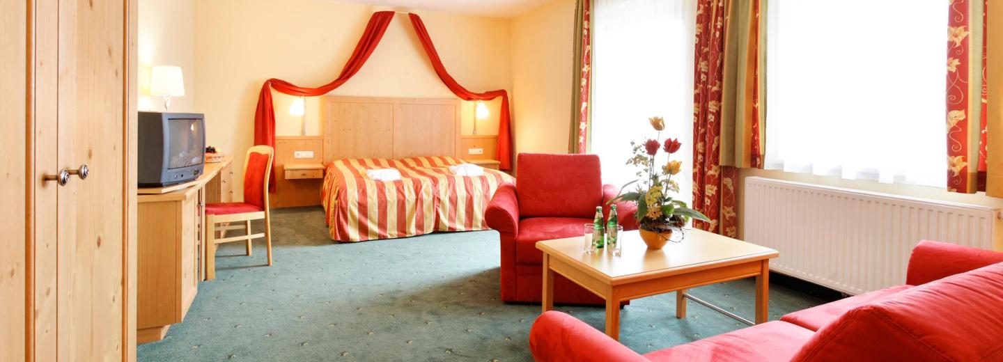 © Eurotours Mehrbettzimmer Standard Balkon/Terrasse "Kulmblick"