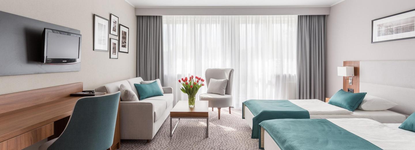 © Eurotours Doppelzimmer Balkon mit Zustellbetten