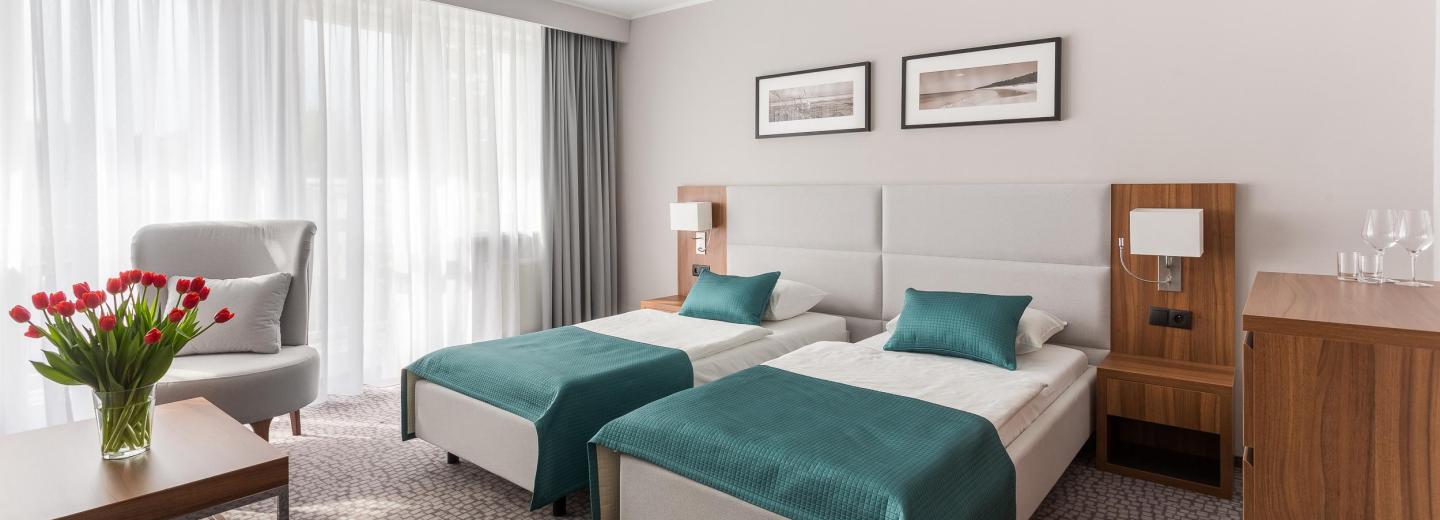 © Eurotours Doppelzimmer Balkon mit Zustellbetten