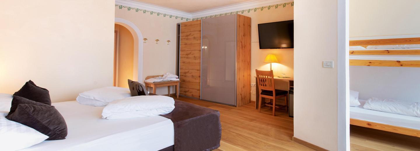 © Eurotours Vierbettzimmer Standard Balkon Terrasse