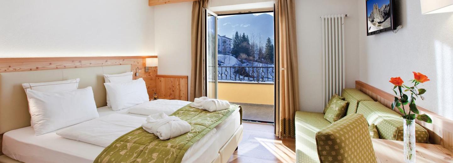 © Eurotours Dreibettzimmer Comfort "Merisiana" oder "Minega"