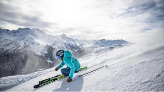 Mit Speed gehts die Piste hinab