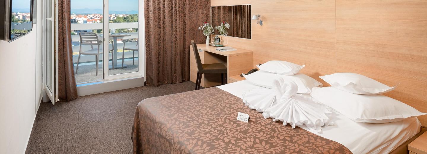 © Eurotours Zimmerbeispiel Doppelzimmer Classic Balkon