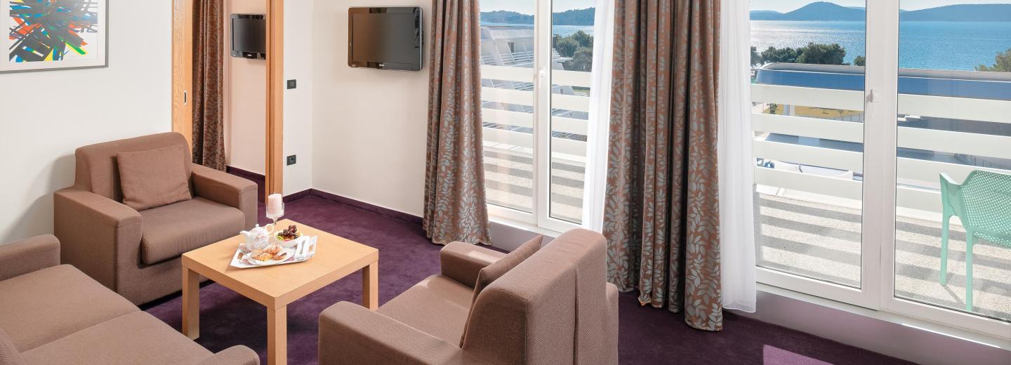 © Eurotours Zimmerbeispiel Junior Suite Balkon