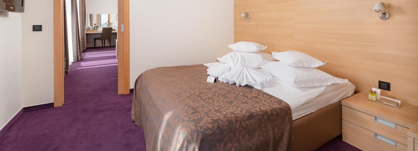 © Eurotours Zimmerbeispiel Junior Suite Balkon
