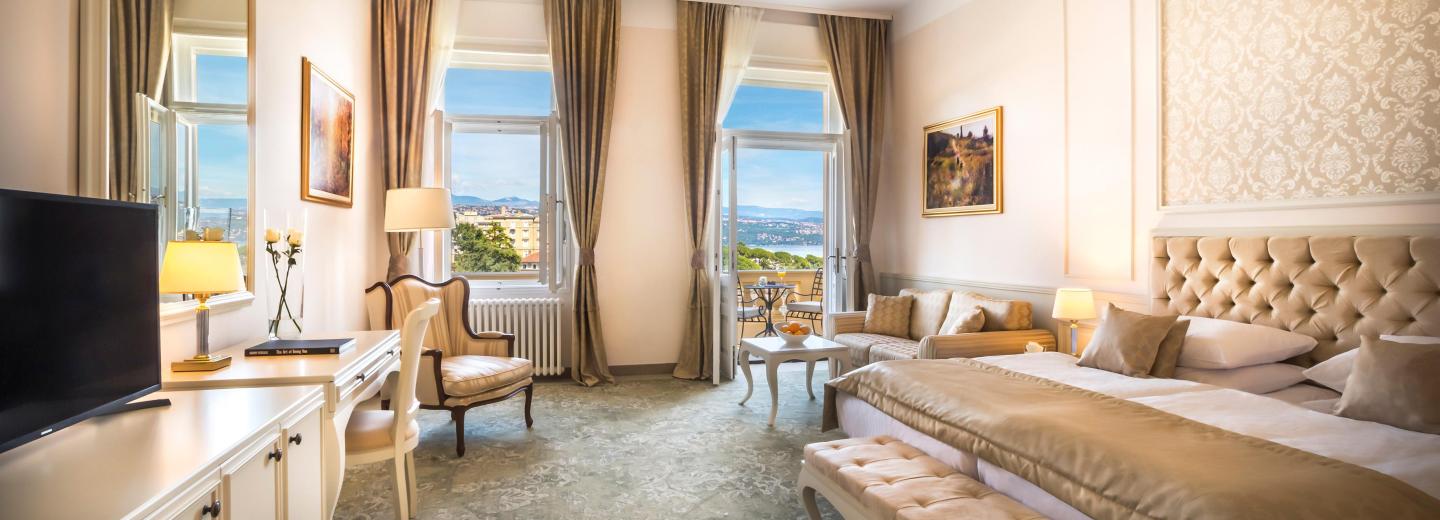 © Eurotours Doppelzimmer Standard Balkon Stadtblick