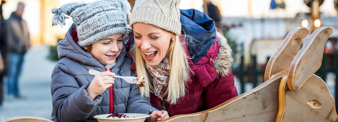 © SKB - Astrid Knie Weihnachtsmarkt Schloss Hof mit Schlossanlage