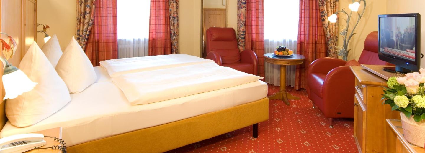 © Eurotours Zimmerbeispiel Doppelzimmer Standard "Dachstein", Alpenhotel Kronprinz