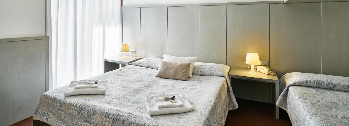 © Eurotours Dreibettzimmer Standard Balkon
