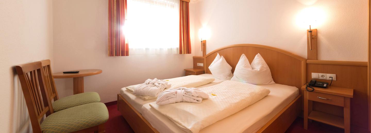 © Eurotours Beispiel Doppelzimmer Standard, Hotel Berghof