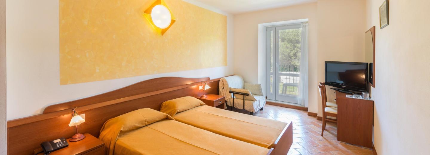 © Eurotours Beispiel Dreibettzimmer Standard Balkon