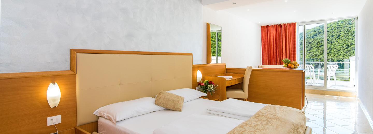 © Maslinica hotels & resort Beispiel Doppelzimmer Superior Balkon Meerblick (2+1)